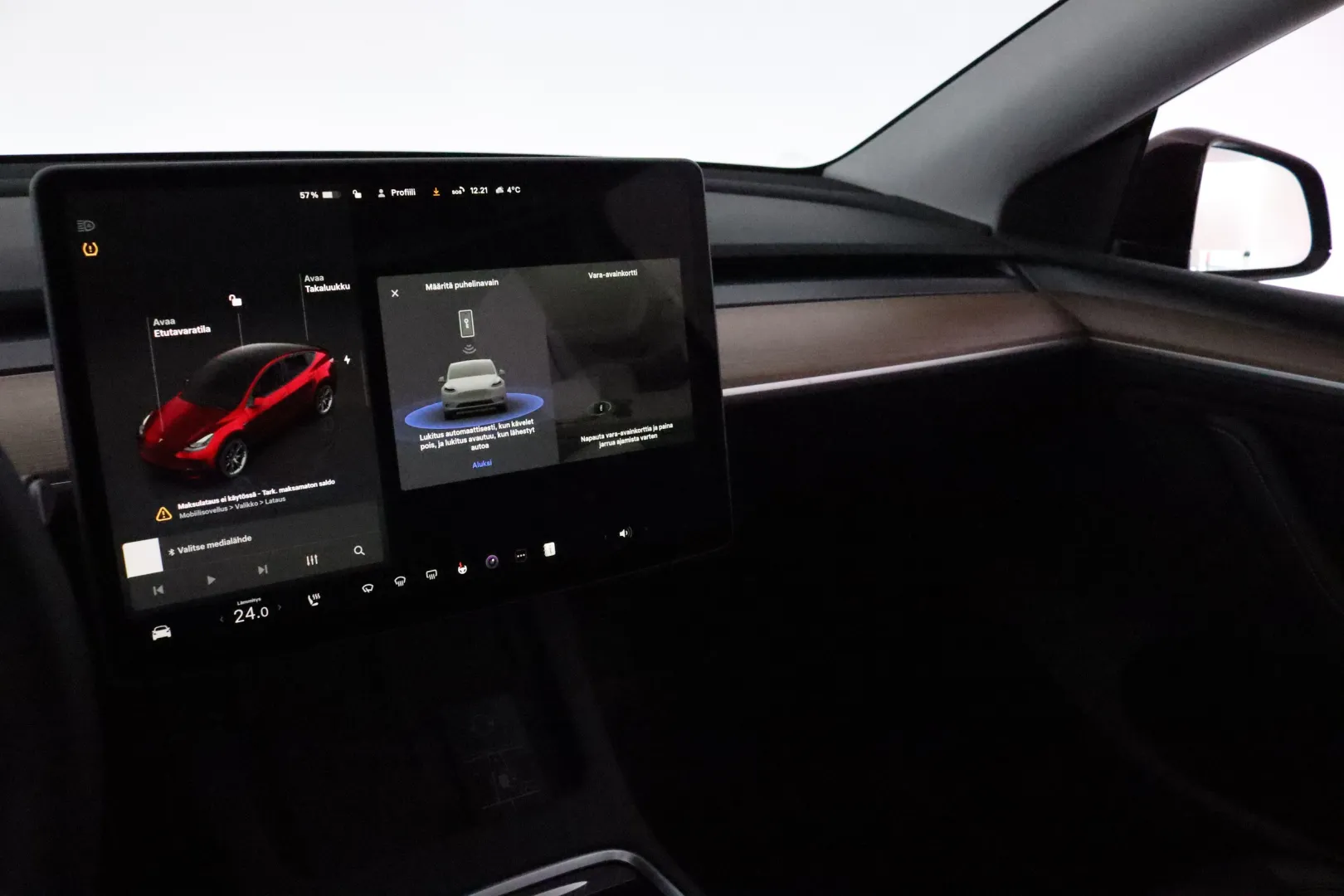 TESLA Model Y LSE-582 carousel image