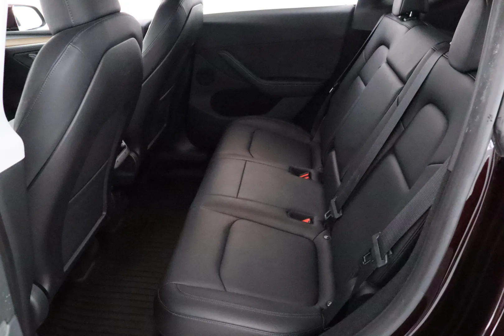 TESLA Model Y LSE-582 carousel image