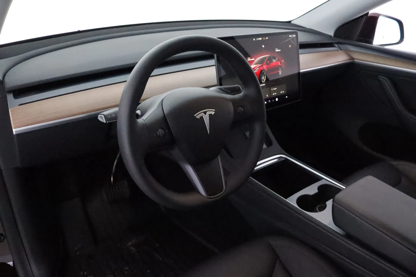 TESLA Model Y LSE-582 carousel image