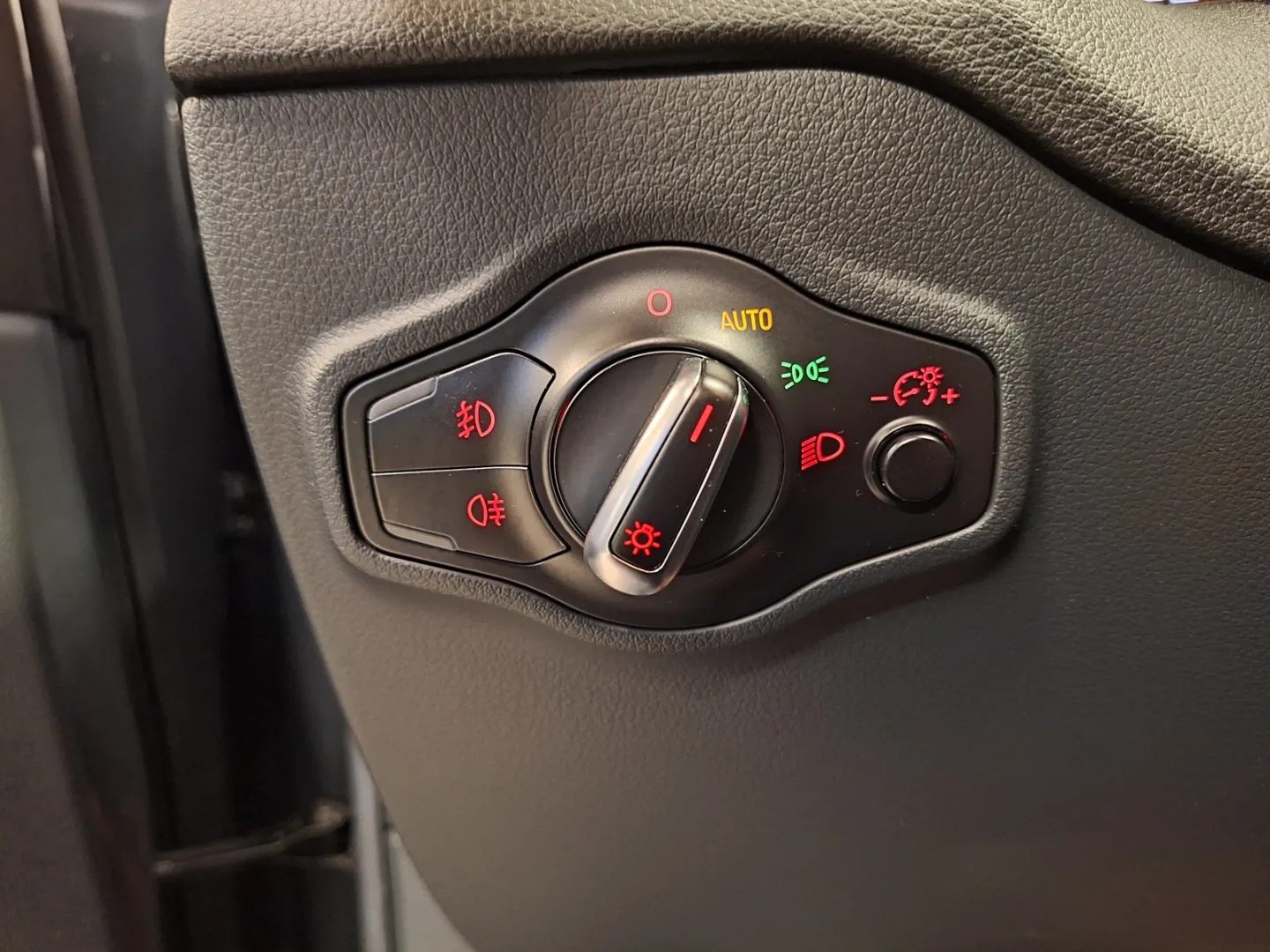 Audi Q5 SNM-473 carousel image