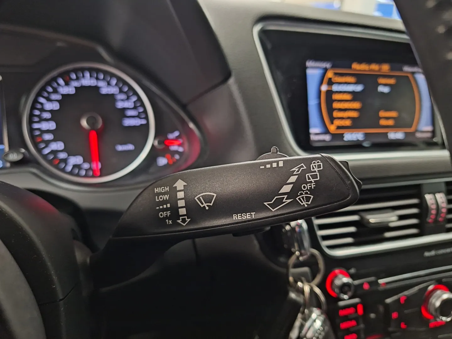 Audi Q5 SNM-473 carousel image