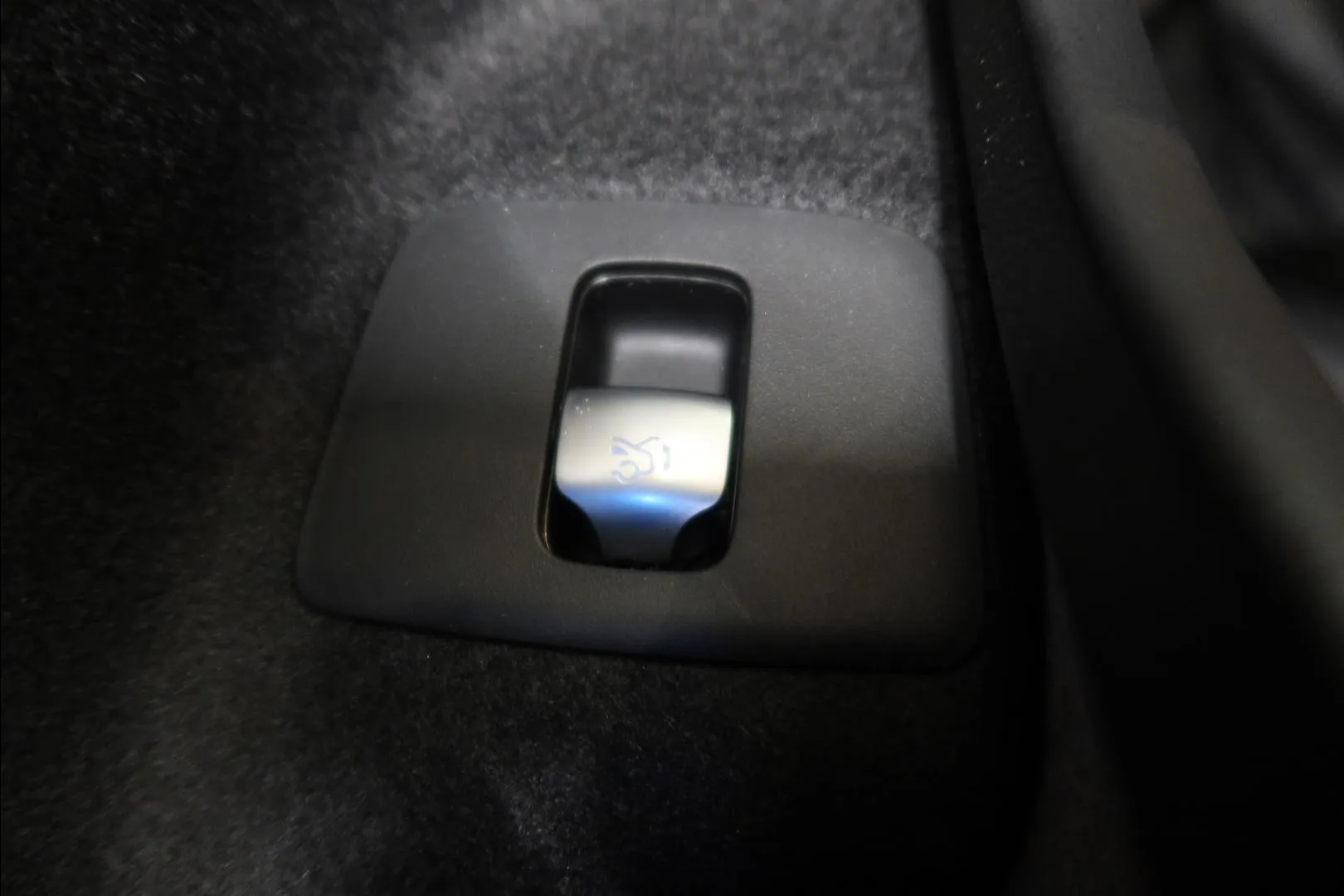 Mercedes-Benz E JOL-136 carousel image