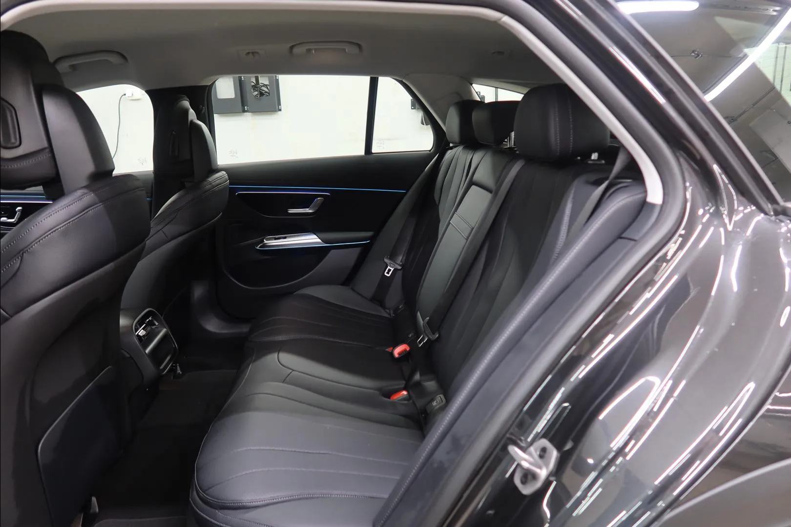 Mercedes-Benz E JOL-136 carousel image