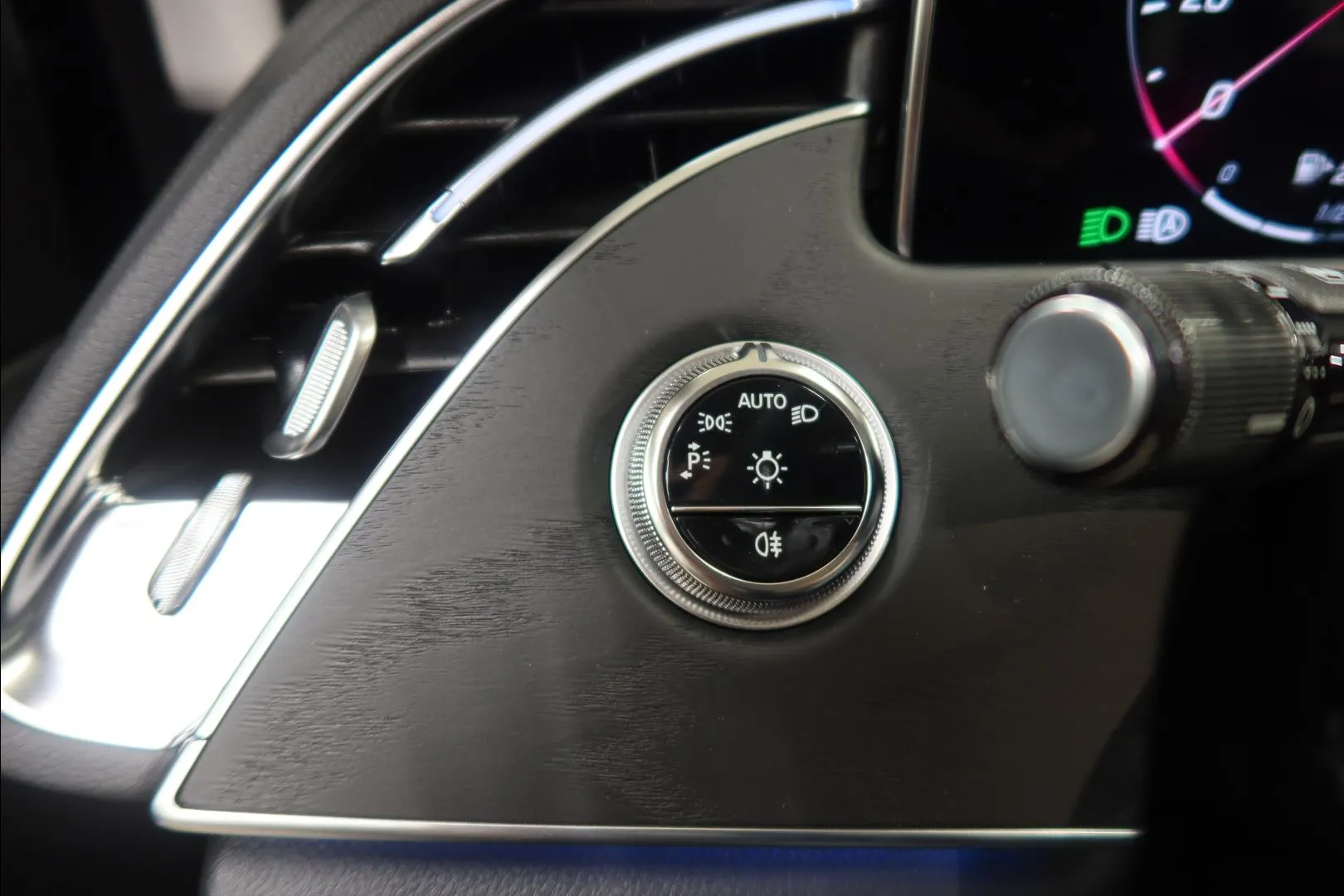 Mercedes-Benz E JOL-136 carousel image