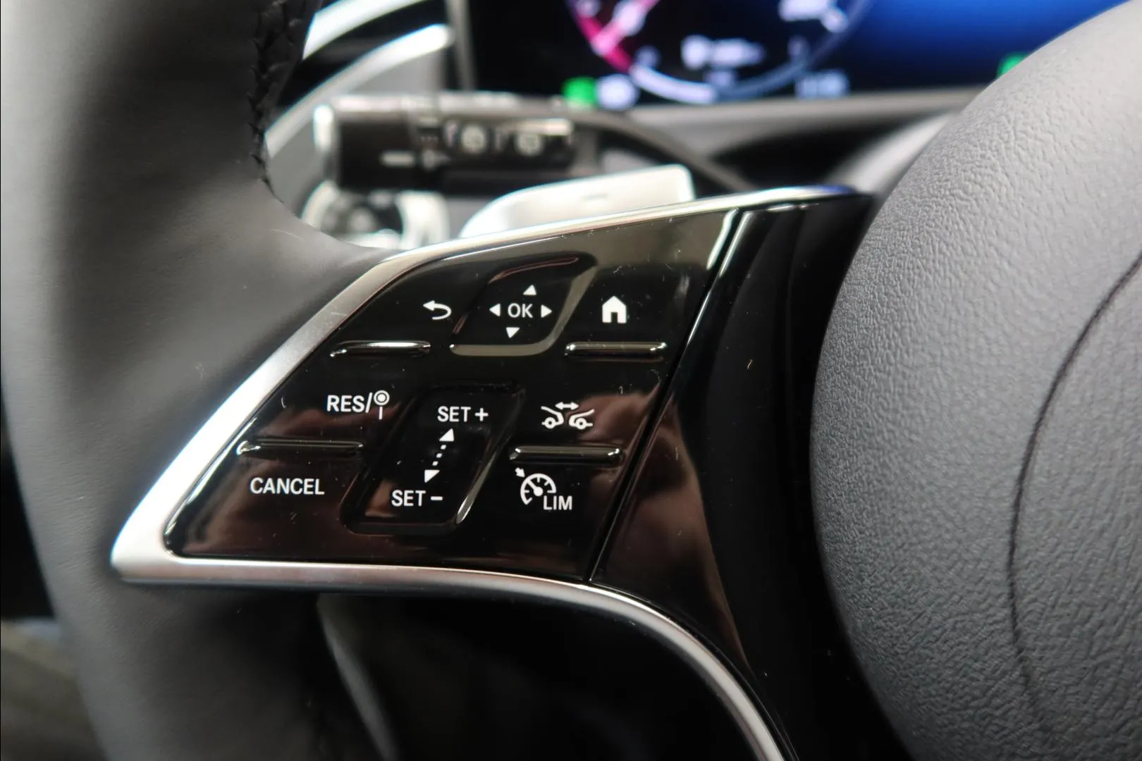 Mercedes-Benz E JOL-136 carousel image