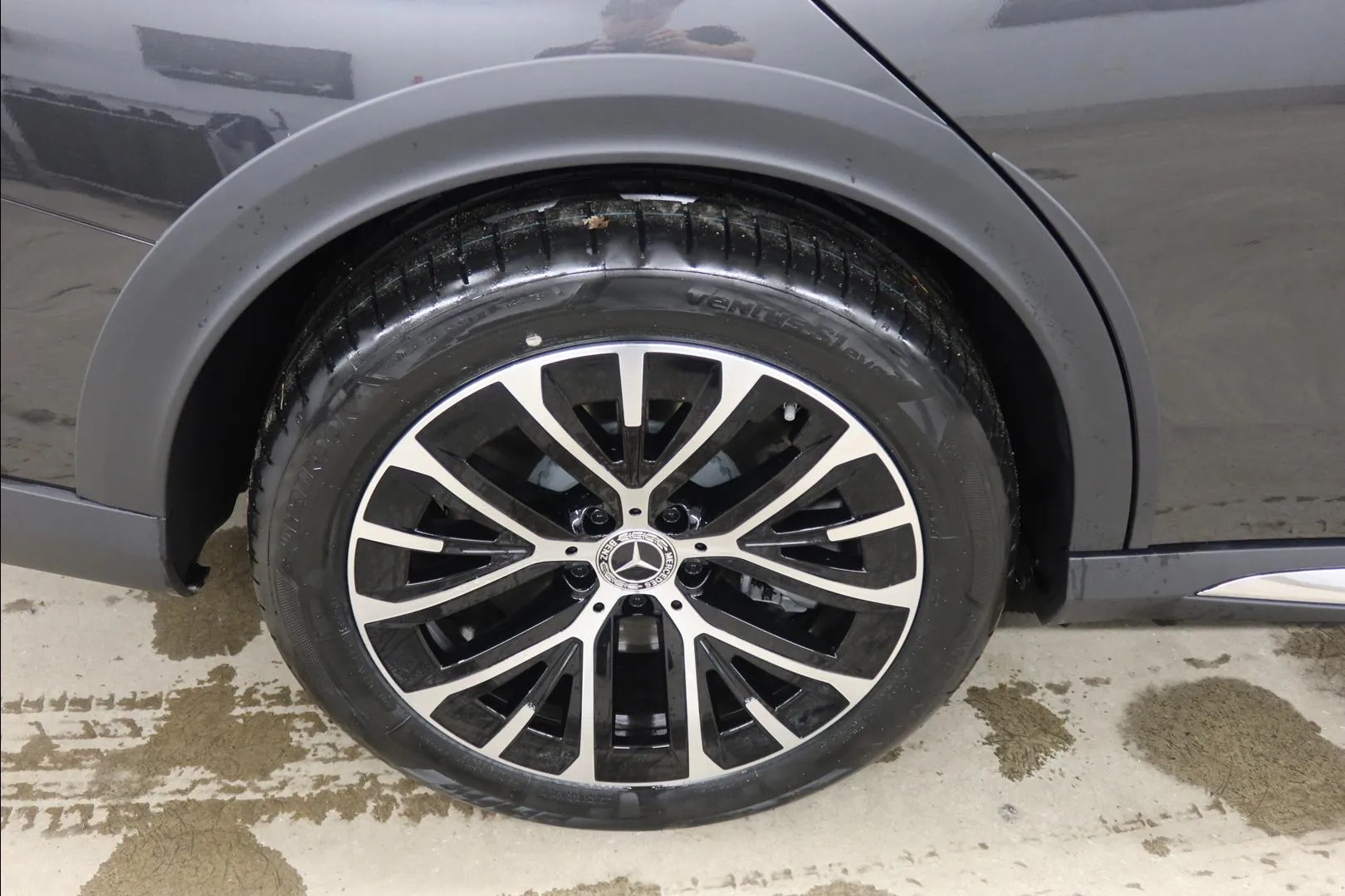 Mercedes-Benz E JOL-136 carousel image