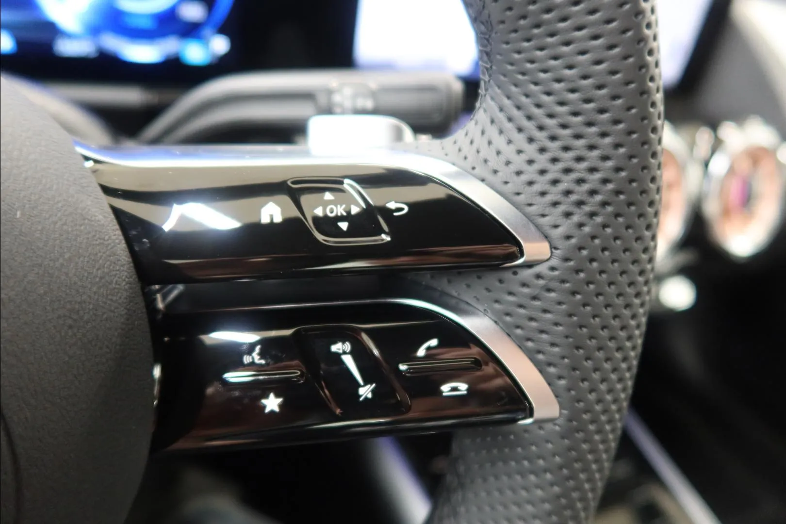 Mercedes-Benz EQA KXP-556 carousel image