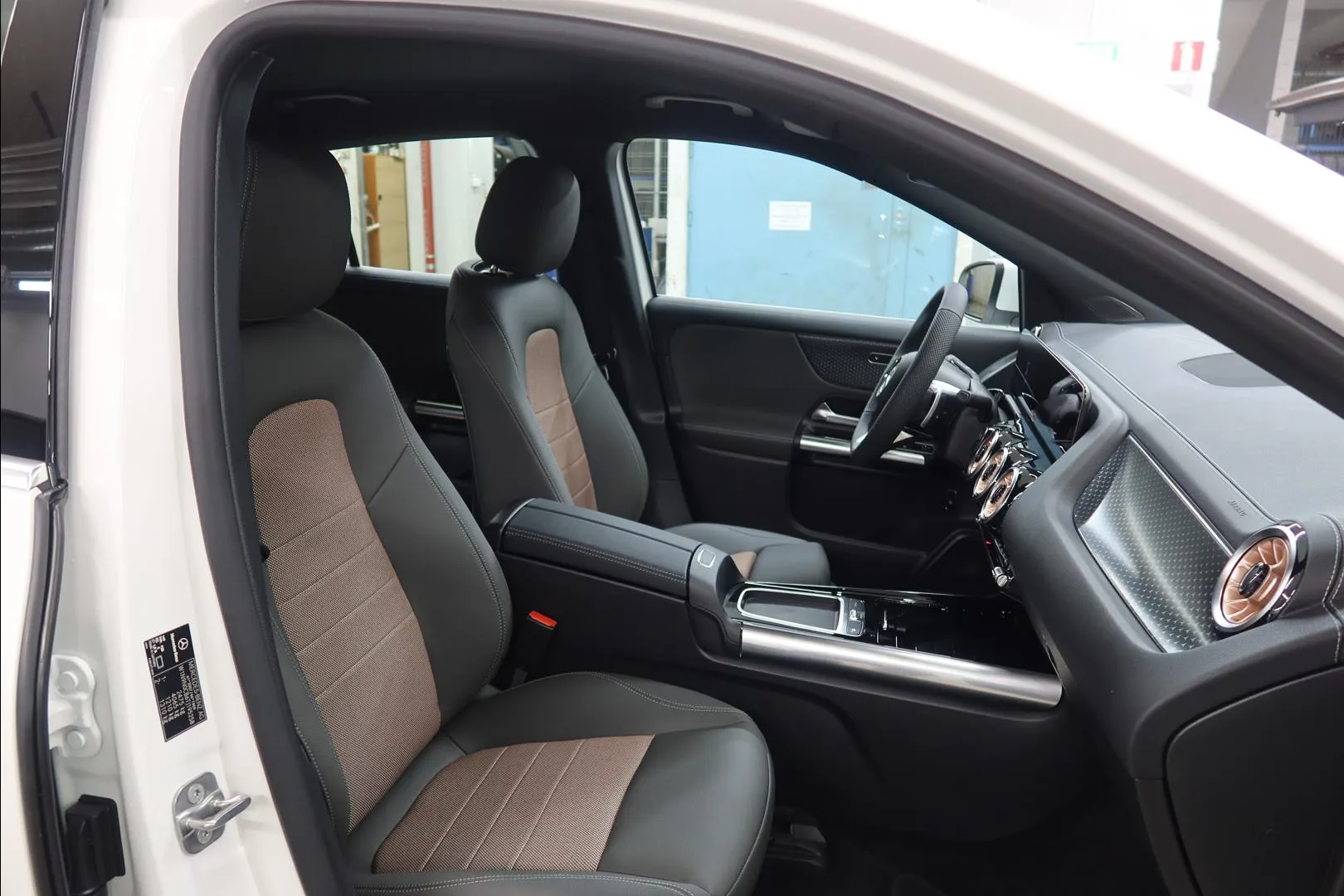 Mercedes-Benz EQA KXP-556 carousel image