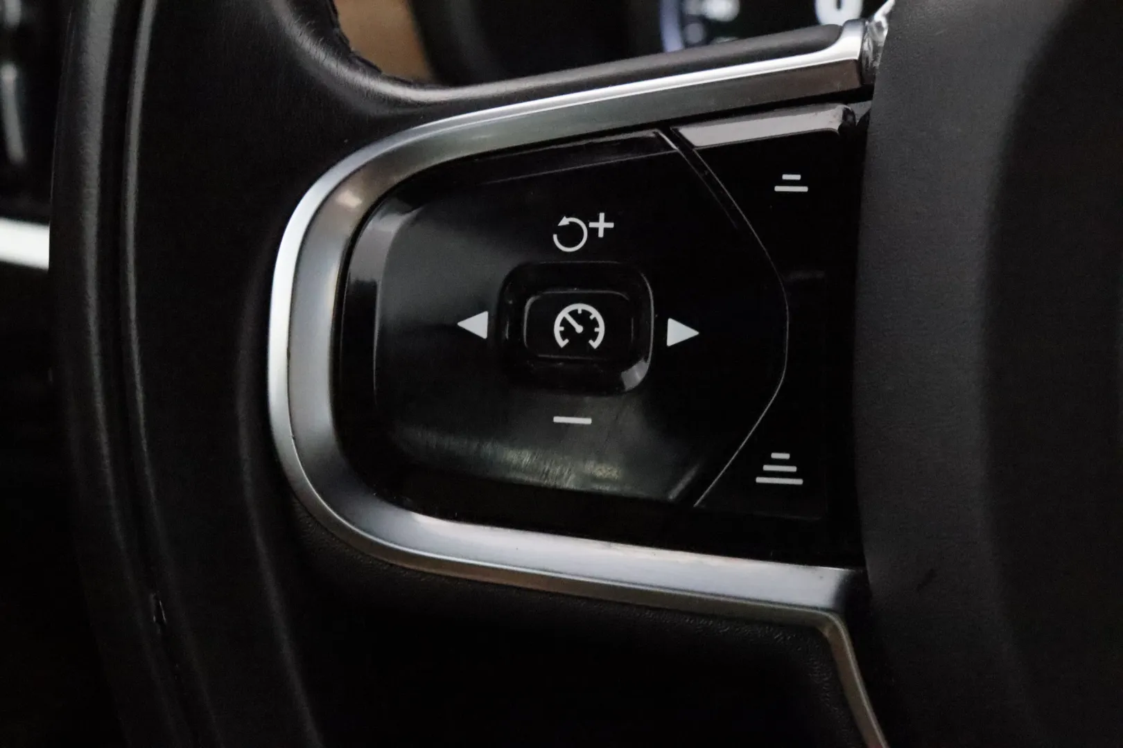 Volvo S90 GNF-354 carousel image