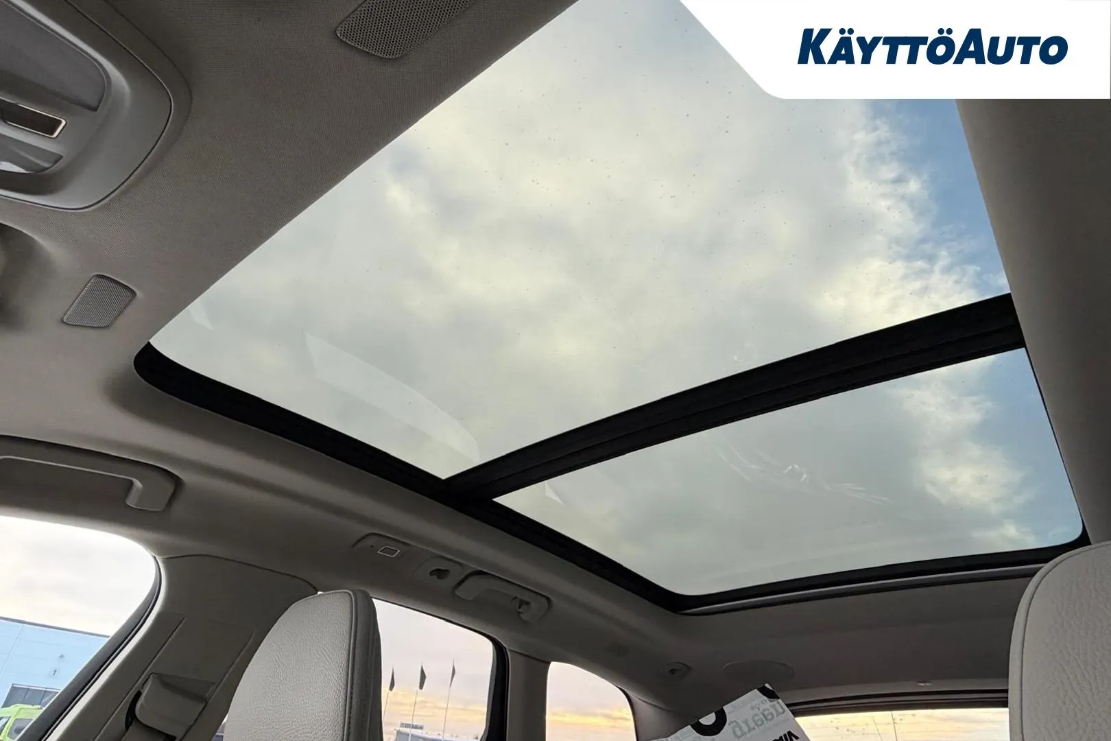 VOLVO XC60 XRL-957 carousel image