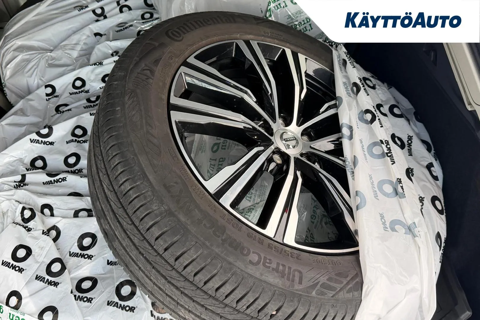 VOLVO XC60 XRL-957 carousel image