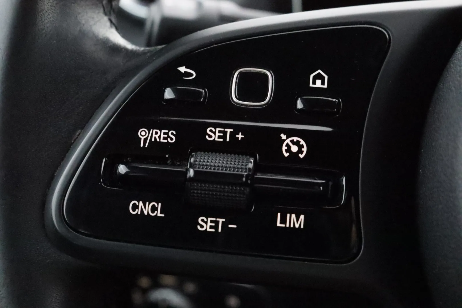 MERCEDES-BENZ B FOC-643 carousel image