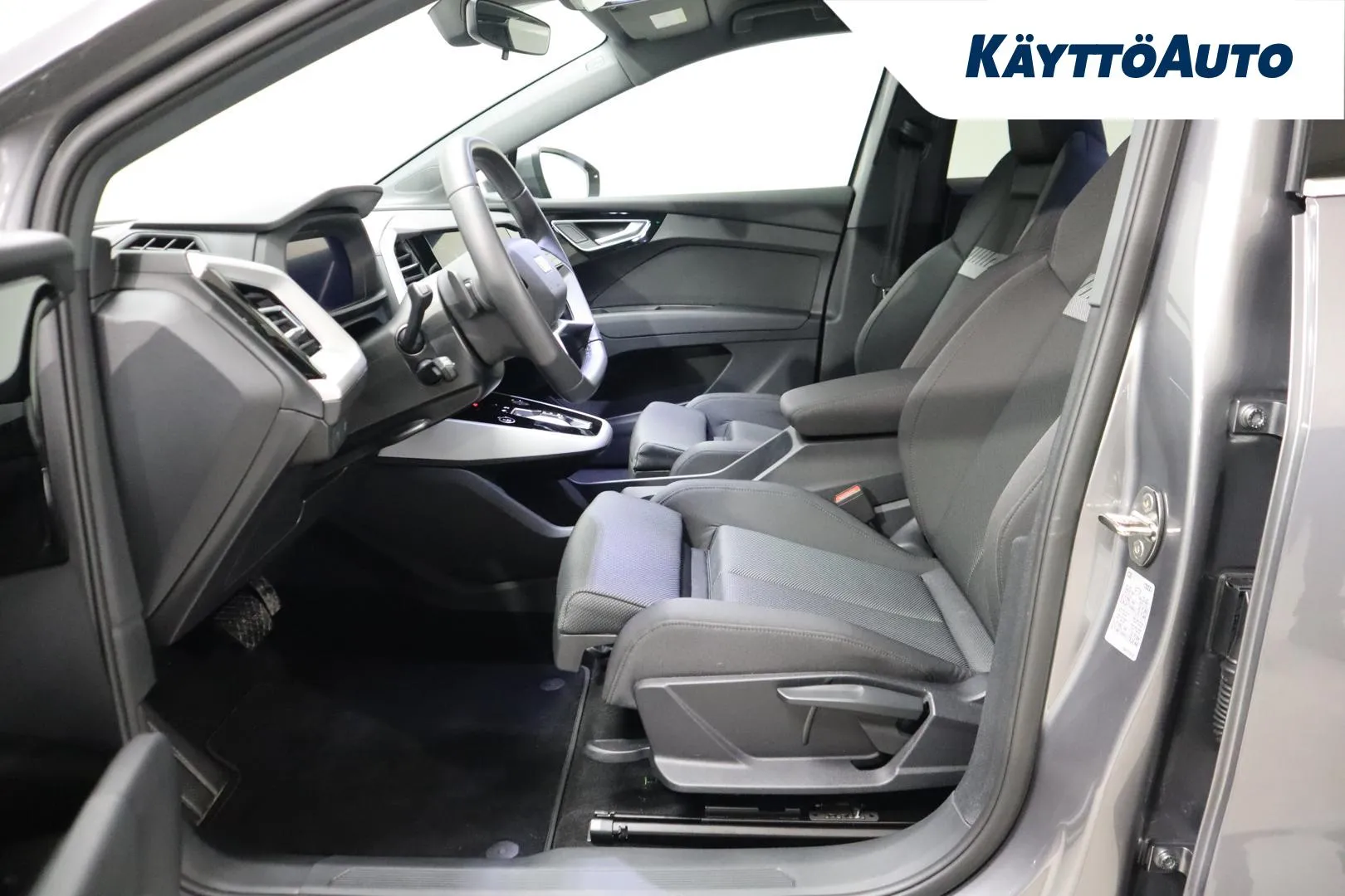 Audi Q4 e-tron SZH-323 carousel image