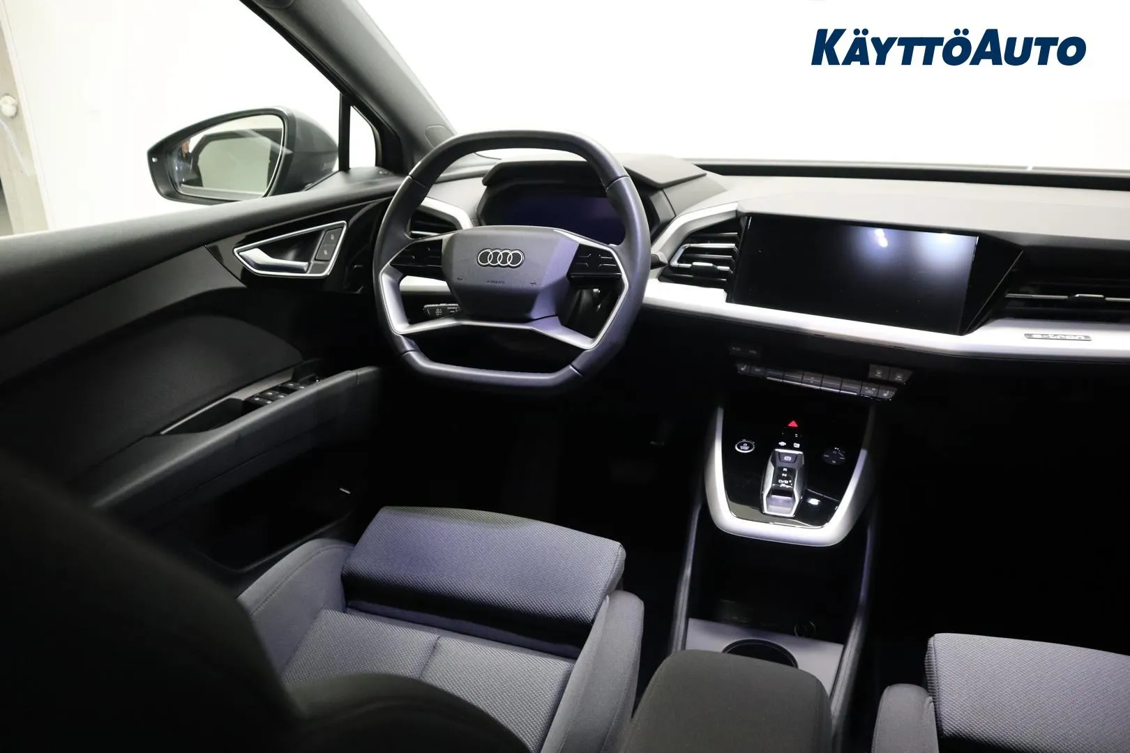 Audi Q4 e-tron SZH-323 carousel image