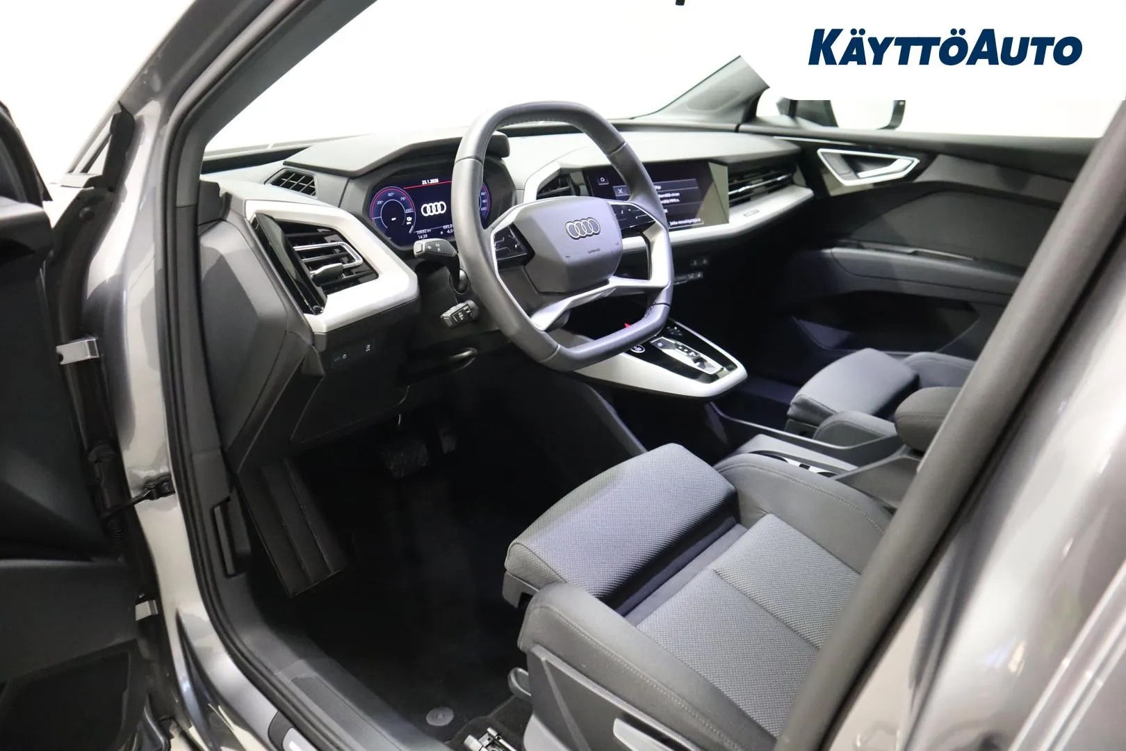 Audi Q4 e-tron SZH-323 carousel image