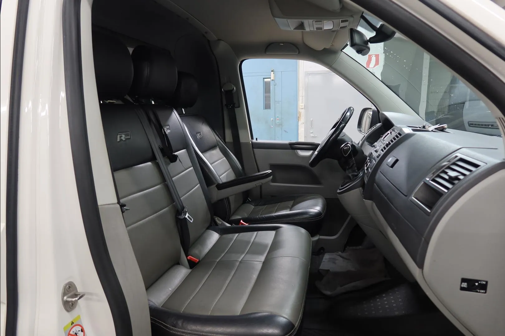 Volkswagen Transporter XNE-110 carousel image