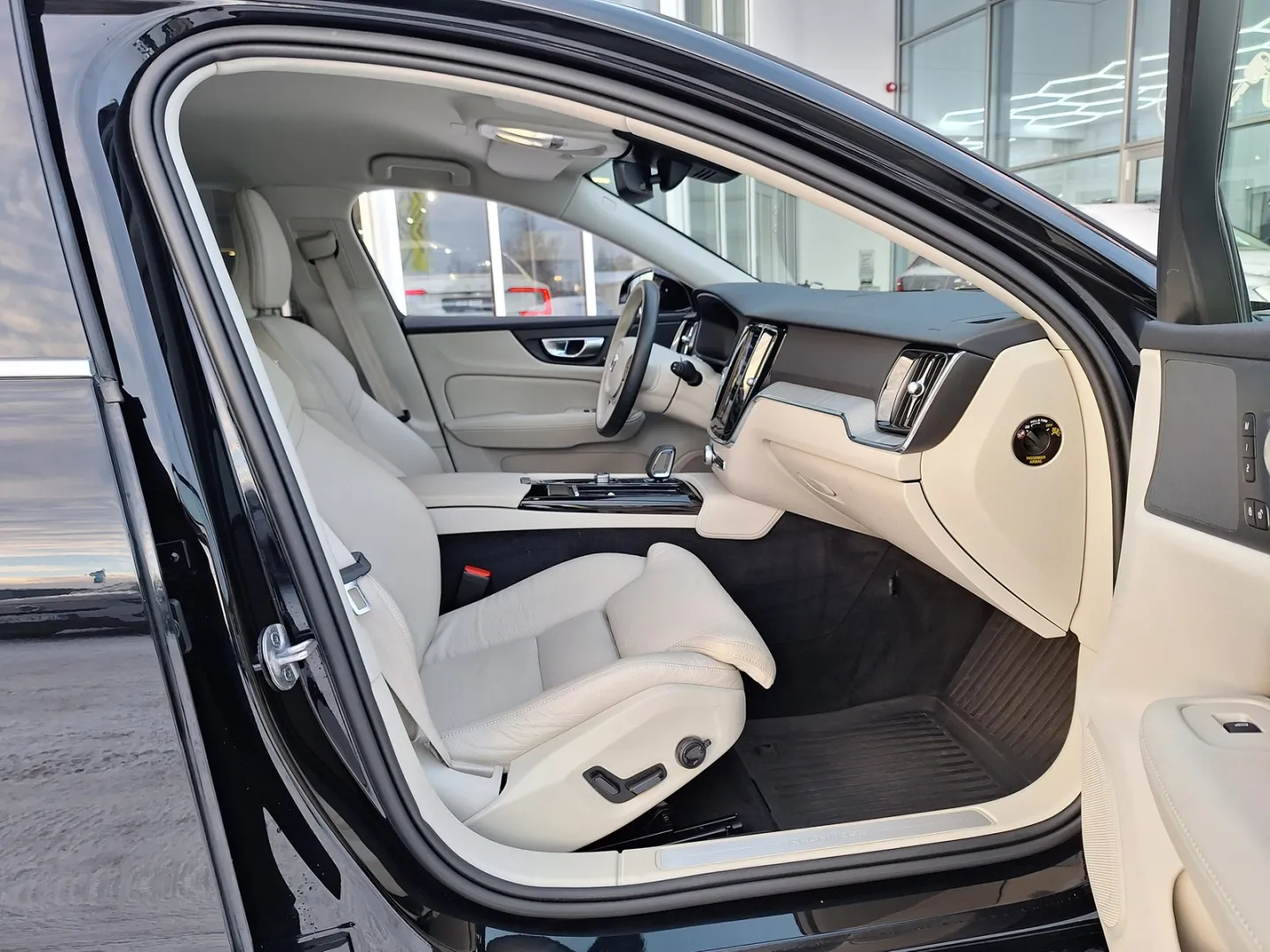 VOLVO V60 RVP-561 carousel image