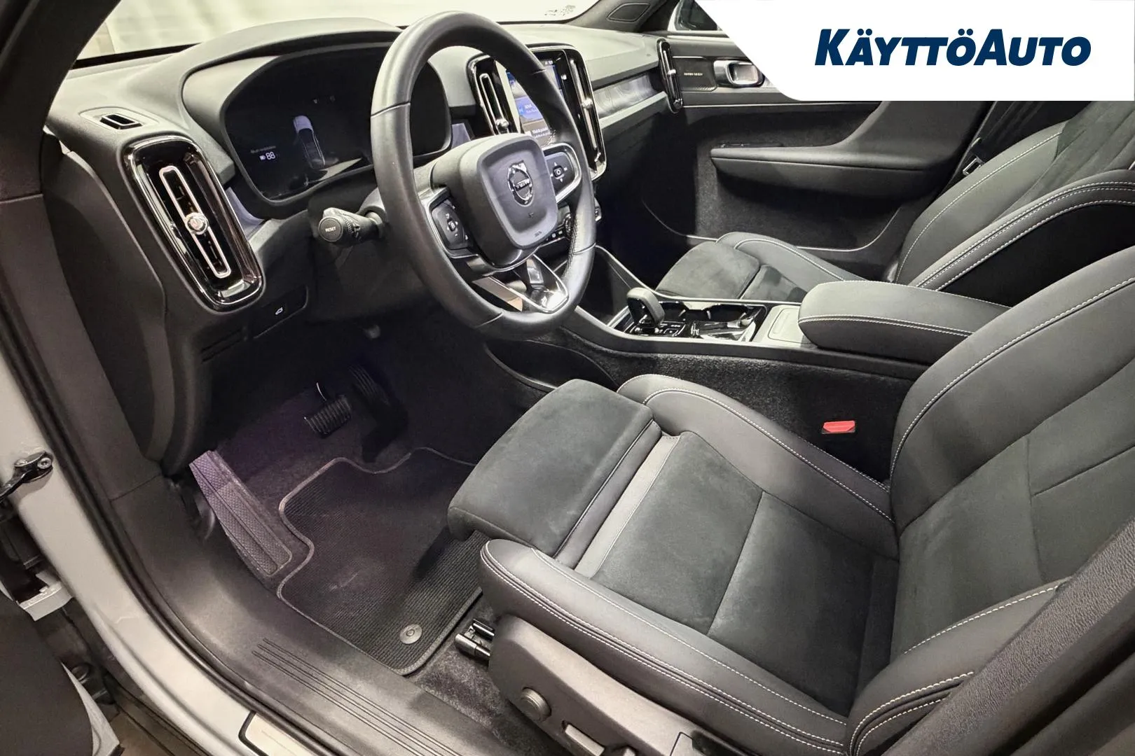 VOLVO EC40 LTP-481 carousel image