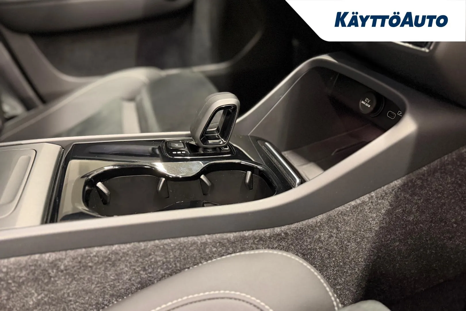 VOLVO EC40 LTP-481 carousel image