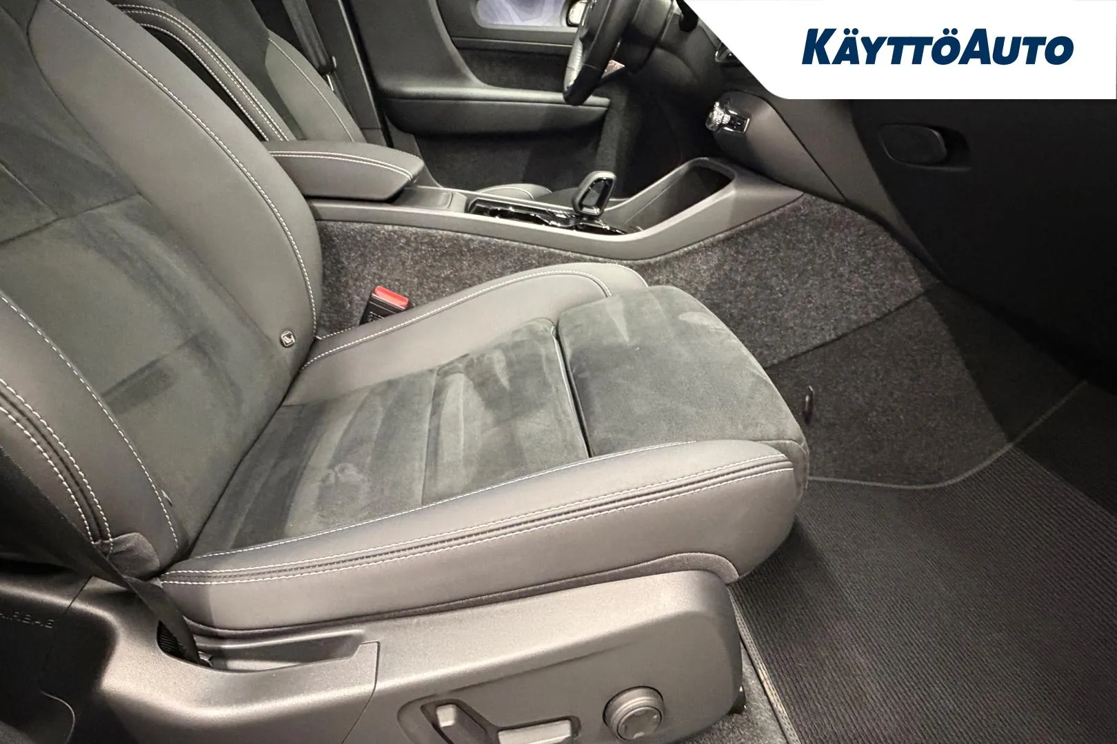 VOLVO EC40 LTP-481 carousel image