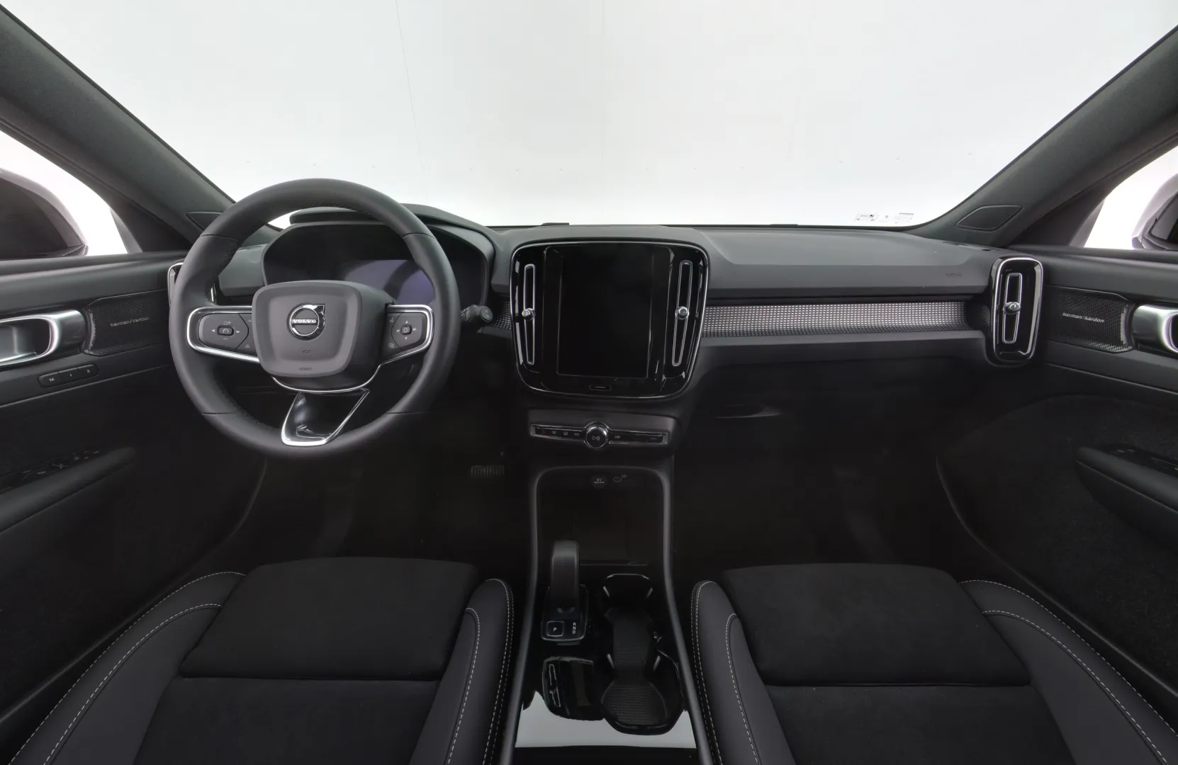 Volvo EX40 XTT-231 carousel image