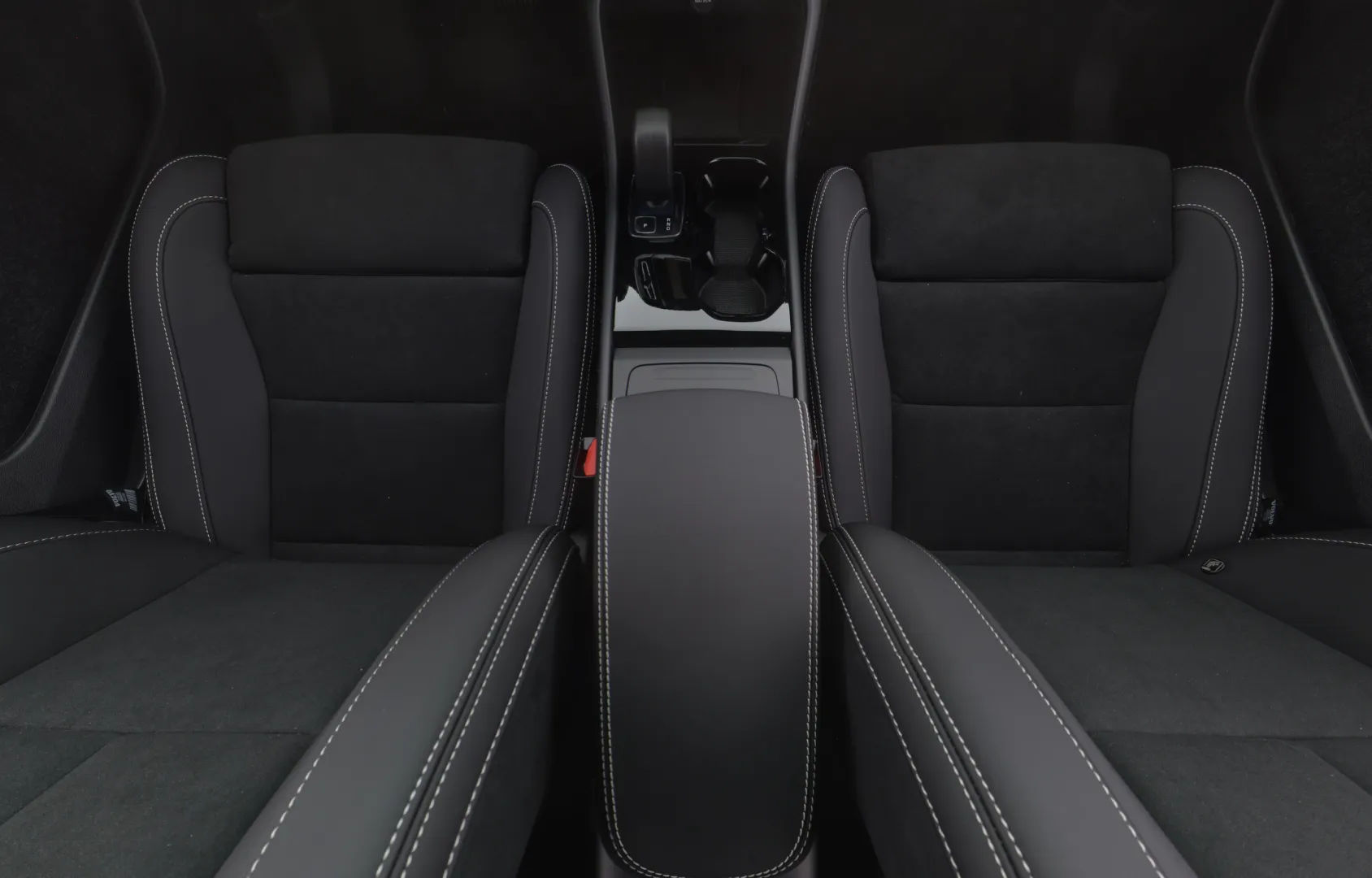 Volvo EX40 XTT-231 carousel image