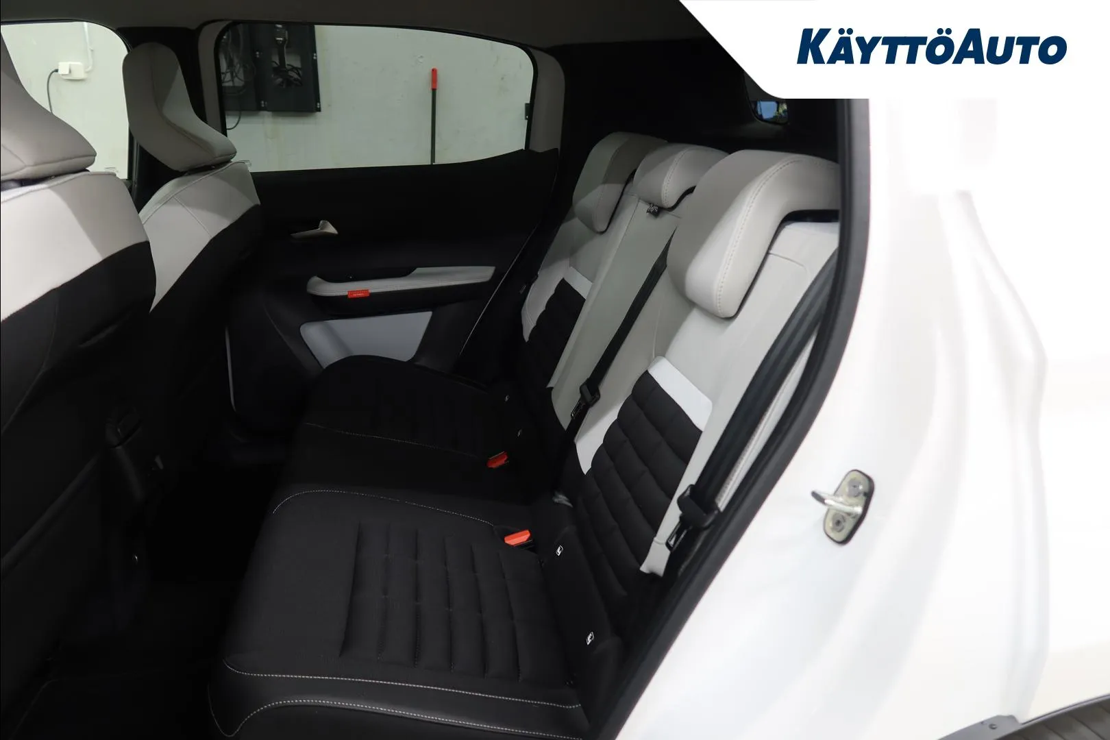 Citroen e-C3 Aircross XTN-321 carousel image