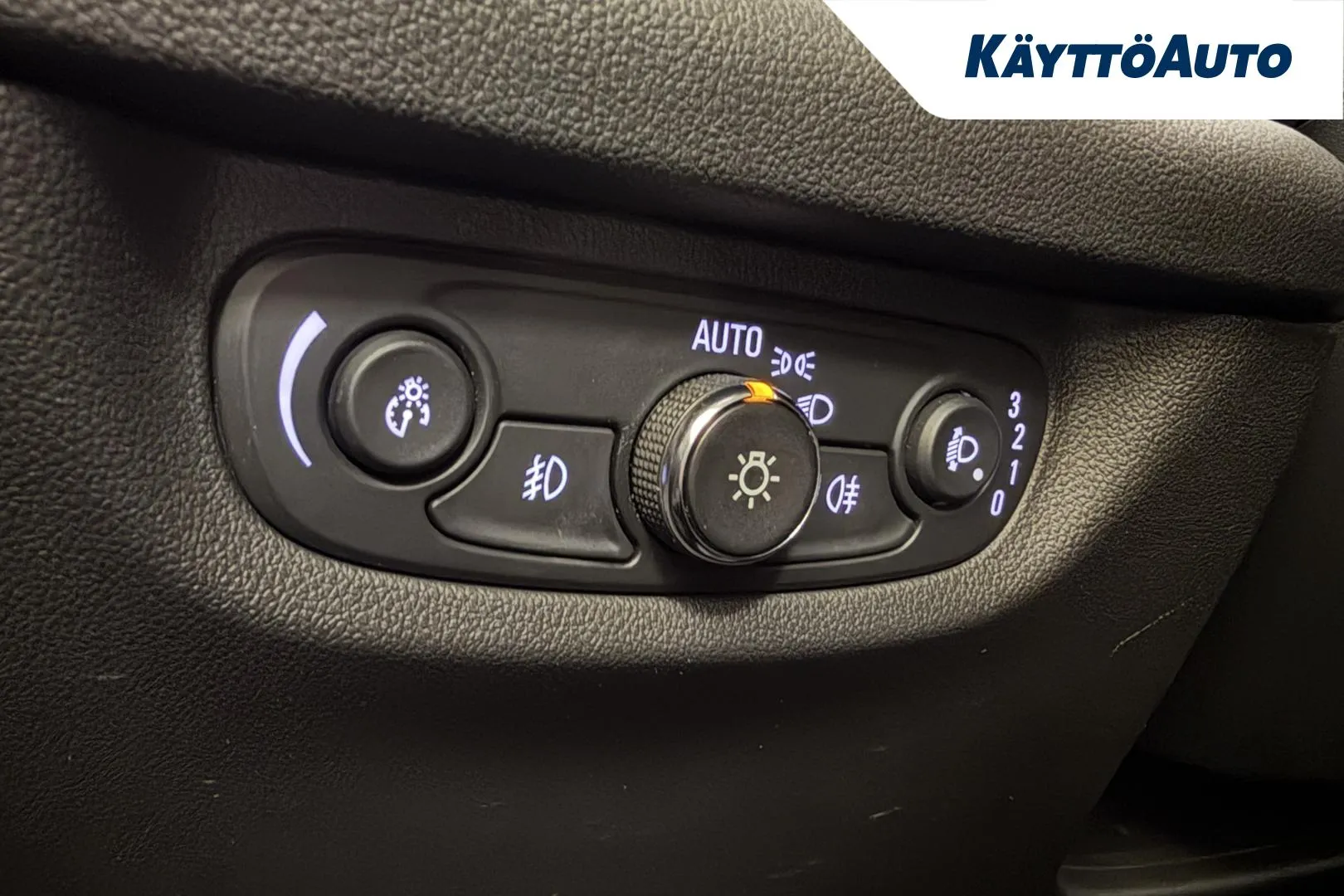 OPEL Insignia ZLN-638 carousel image