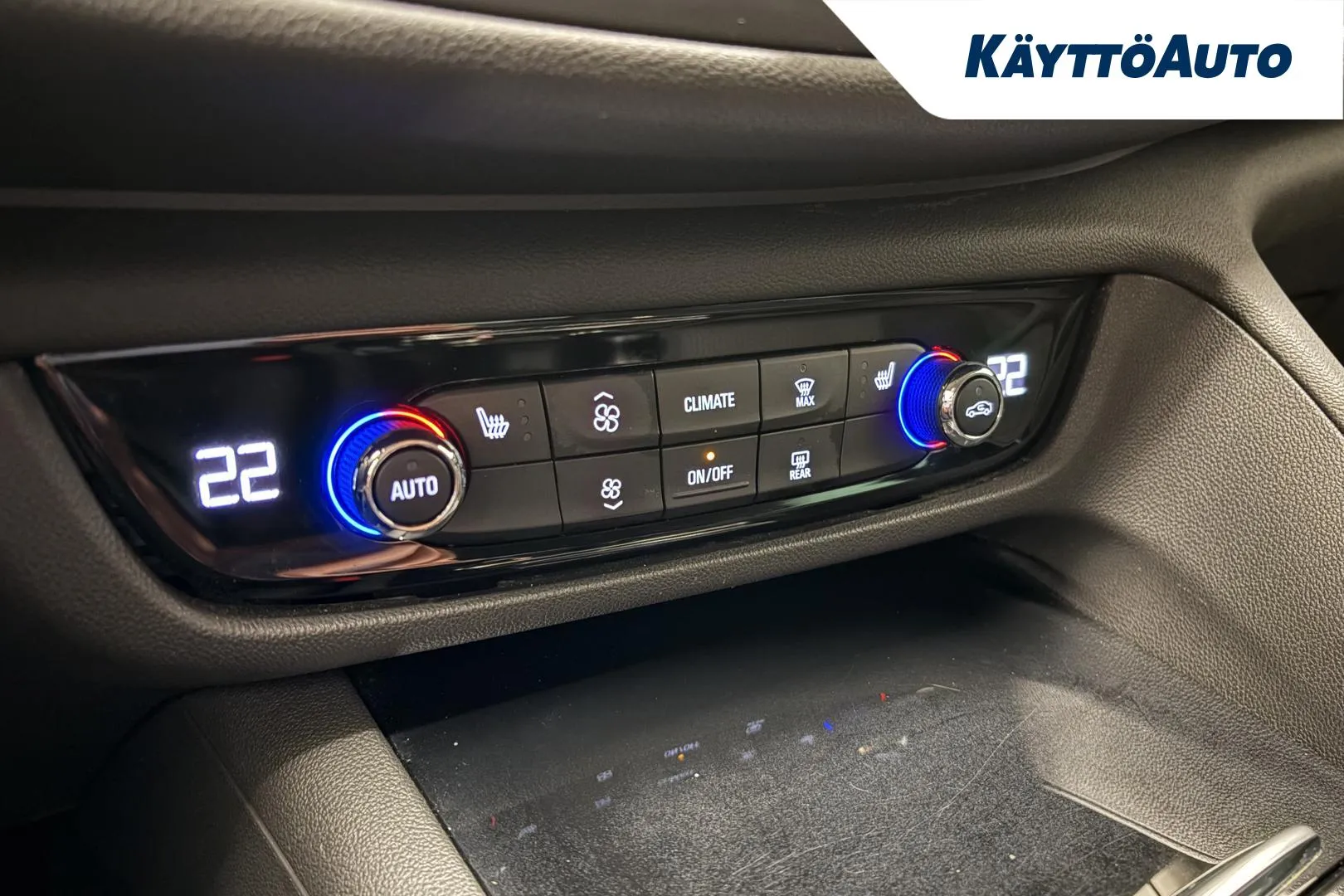 OPEL Insignia ZLN-638 carousel image