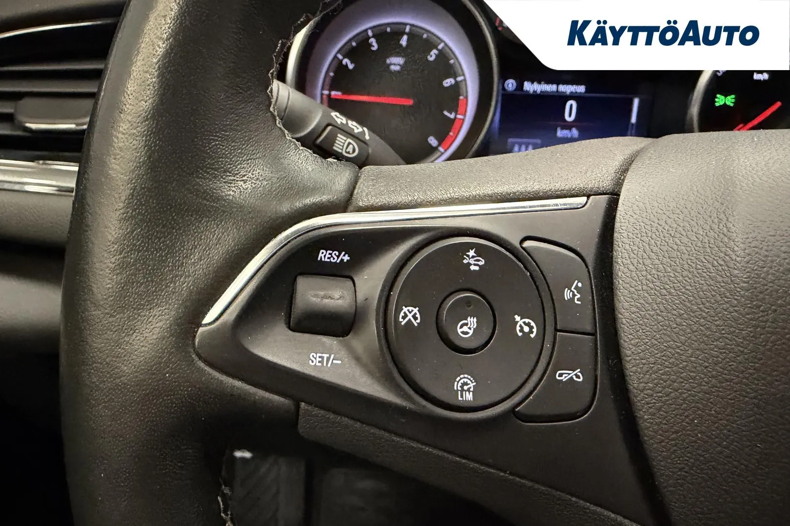 OPEL Insignia ZLN-638 carousel image