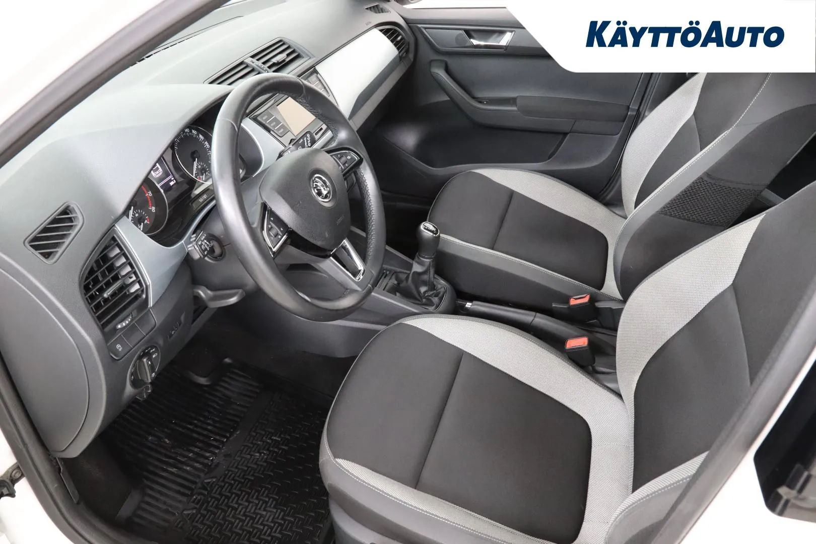 Skoda Fabia JKV-963 carousel image